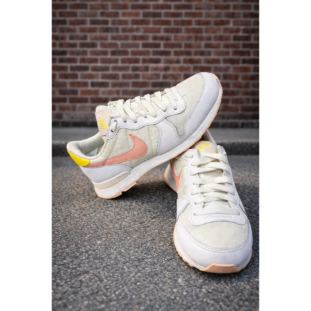 Nike‎ Internationalist Womens 6.5 White Pink Running Casual Sneakers Shoes